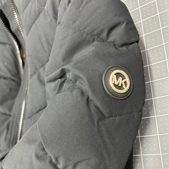Micheal Kors women’s winter jacket. - Picture 4 of 7